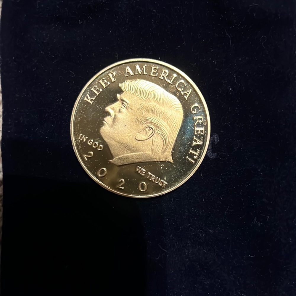 Donald Trump - Picture 3 of 7